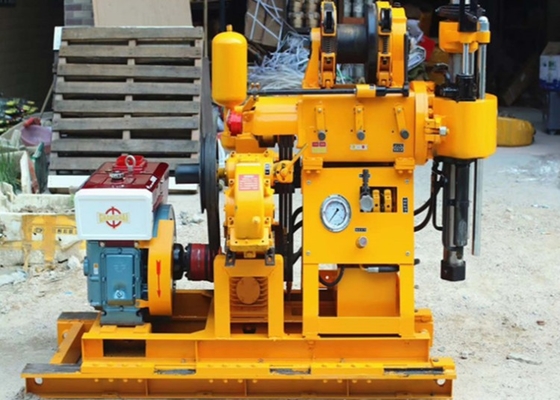 آلات حفر آبار المياه XY-1A 150M مخصصة قطر الفتحة 22 حصان جهاز استكشاف محرك الديزل المحمول